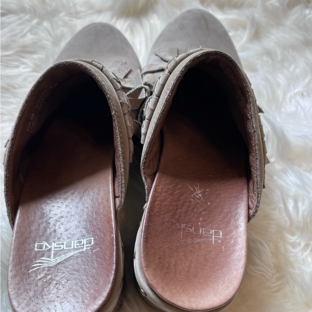 Dansko Women's‎ Fringe Leather Clogs - Gray size 38 - Picture 3 of 7